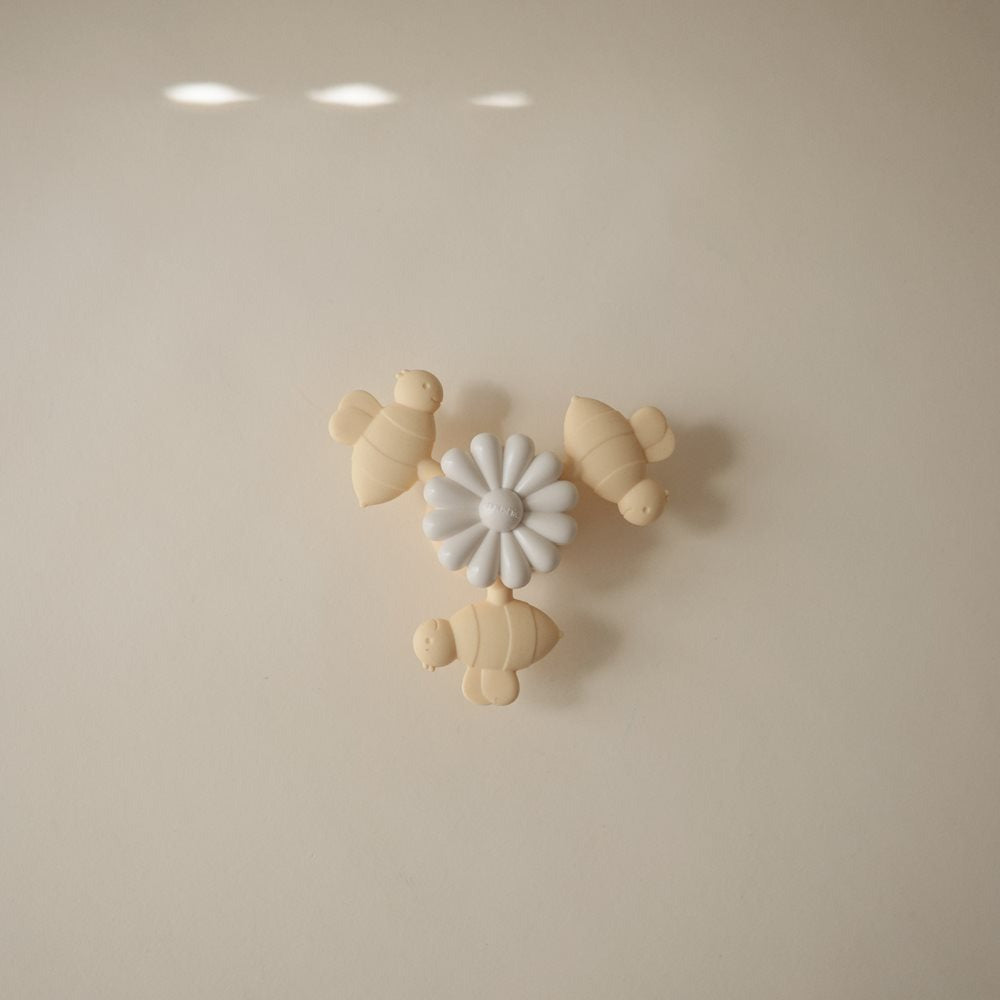 Mushie® Silikonska igrača Spinner Toy Bee Mushie