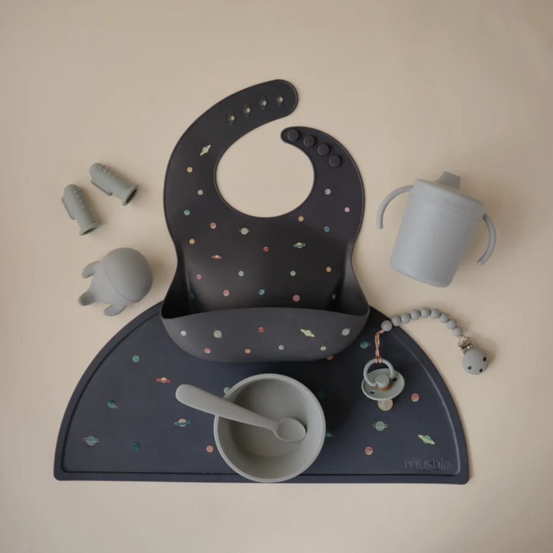 Mushie® Silikonska podloga za hranjenje Planets