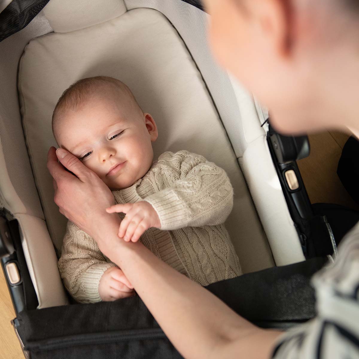 Nuna® Otroški voziček 4v1 Triv™ Next + Lytl™ + Pipa™ Next Chestnut + Isofix baza Next Nuna