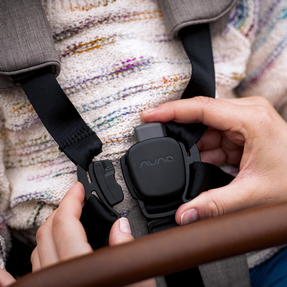 Nuna® Otroški voziček 4v1 Triv™ Next + Lytl™ + Arra™ Flex Pistachio + Isofix baza Next Nuna