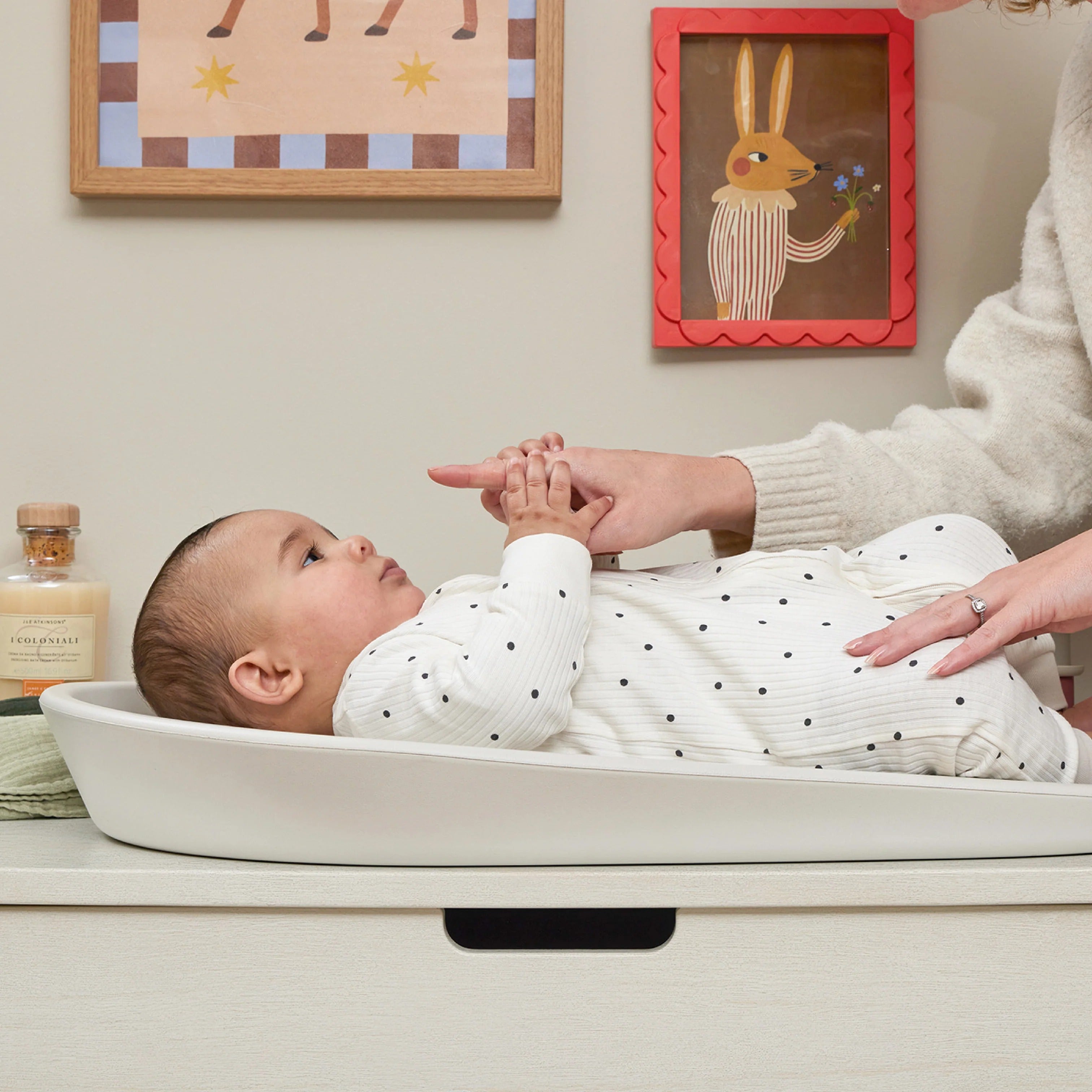 Shnuggle® Previjalna podloga Squishy Ivory