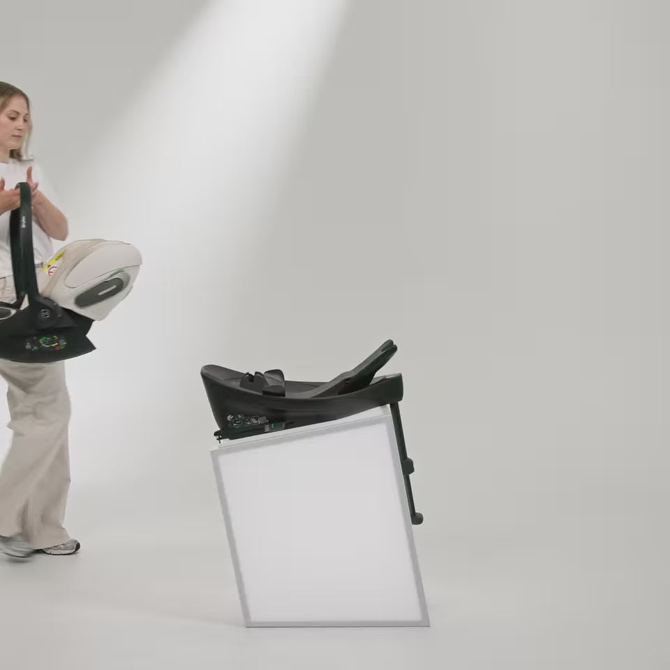 Naloži video: Cybex Platinum® Otroški avtosedež Cloud™ S i-Size (40-87cm) Sepia Black