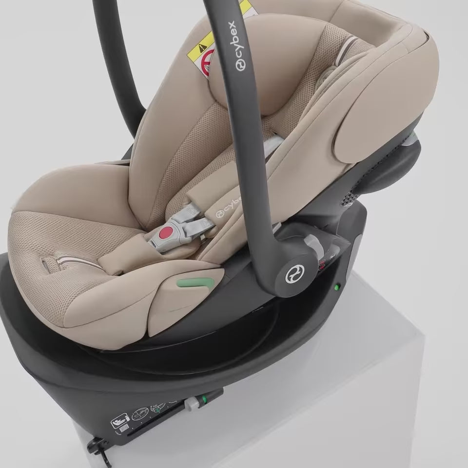 Carica video: Cybex® Seggiolino Cloud™ G3 i-Size (40-87cm) Comfort Almond Beige