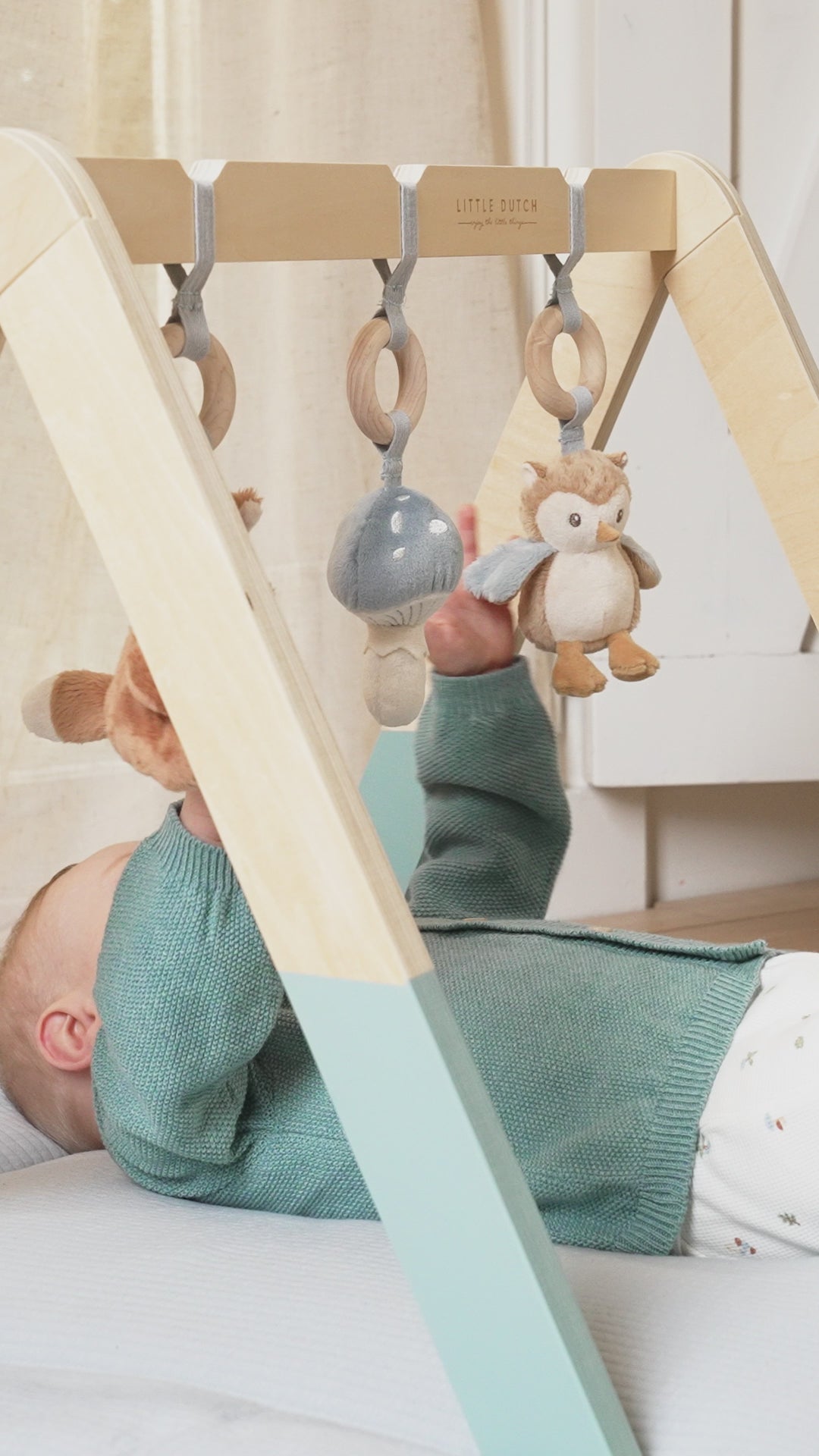 Carica video: Little Dutch® Palestrina in legno Forest Friends